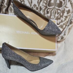 MK Dorothy Flex Glitter Pump